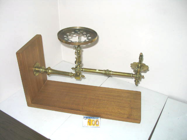  Collection ASPEG, pièce numéro 100 : Applique gaz articulée pour la toilette