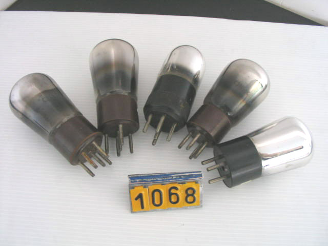  Collection ASPEG, pièce numéro 1068 : lampes radio