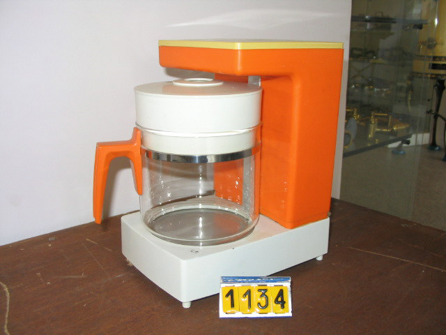  Collection ASPEG, pièce numéro 1134 : Cafetière électrique