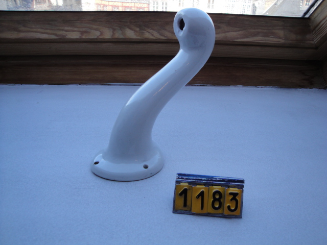  Collection ASPEG, pièce numéro 1183 : Pipe entrée porcelaine