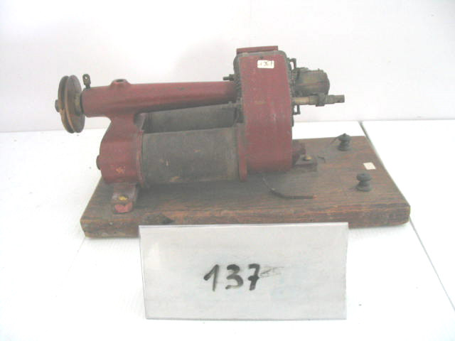  Collection ASPEG, pièce numéro 137 : Moteur