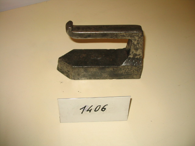 Collection ASPEG, pièce numéro 1406 : Fer à repasser