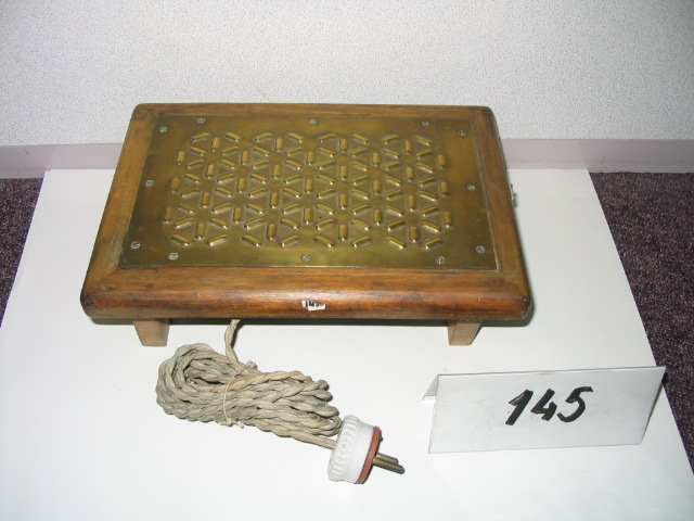  Collection ASPEG, pièce numéro 145 : Chauffe plat électrique