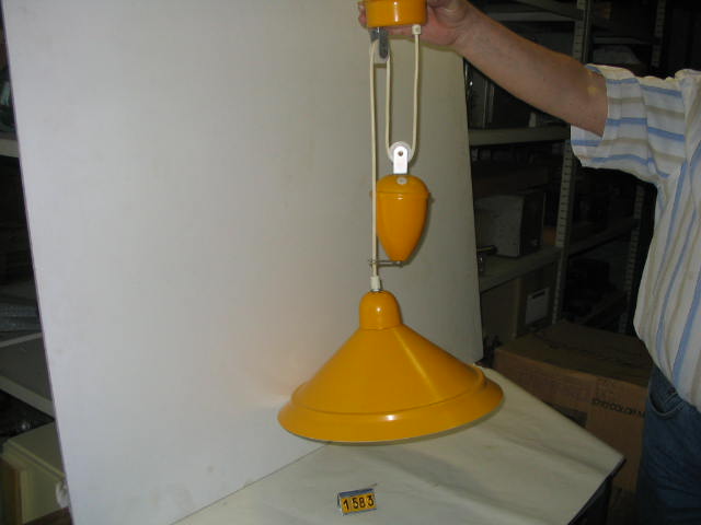  Collection ASPEG, pièce numéro 1583 : Lampe qui monte et descend