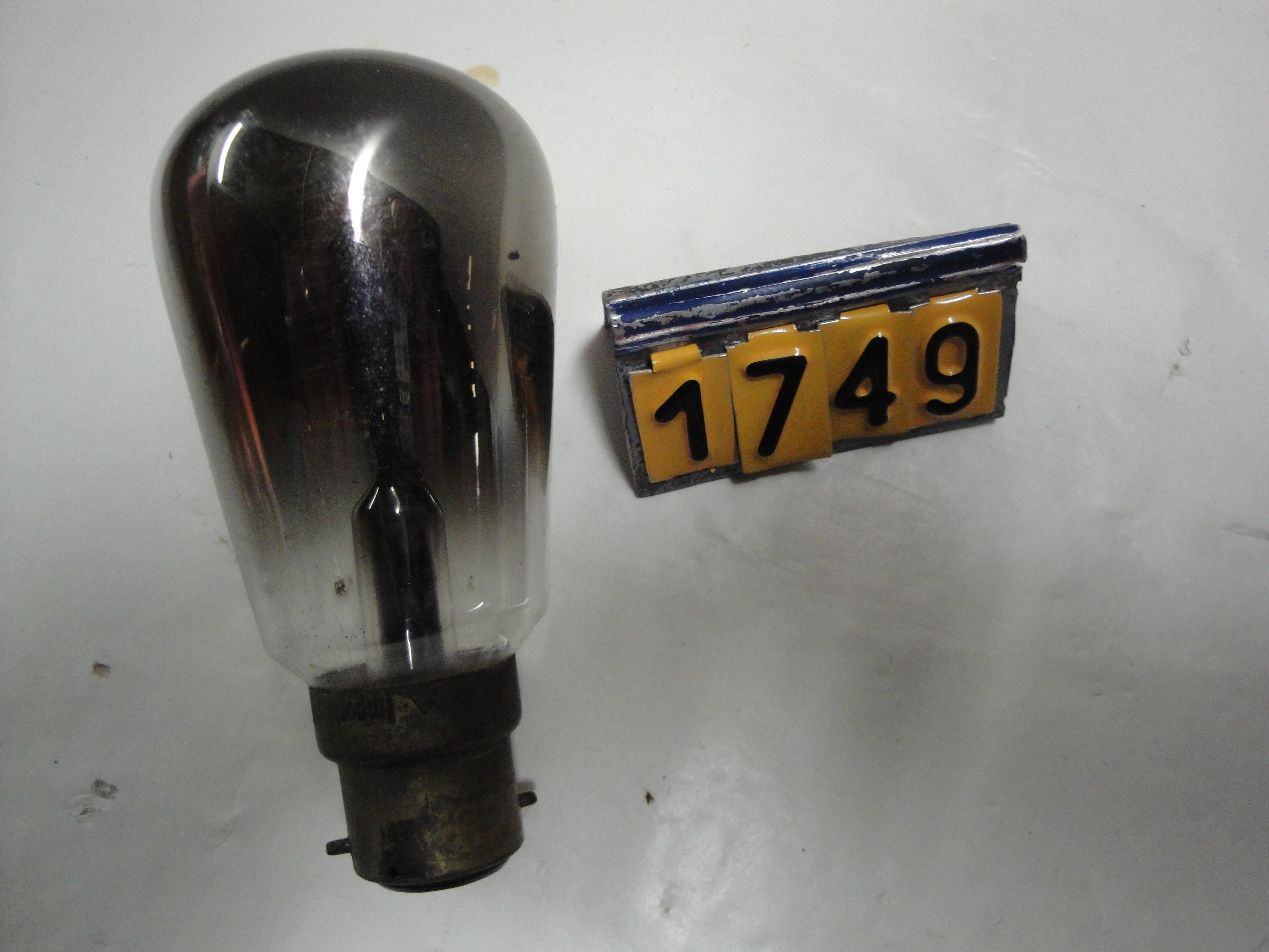  Collection ASPEG, pièce numéro 1749 : Ampoule de chauffage
