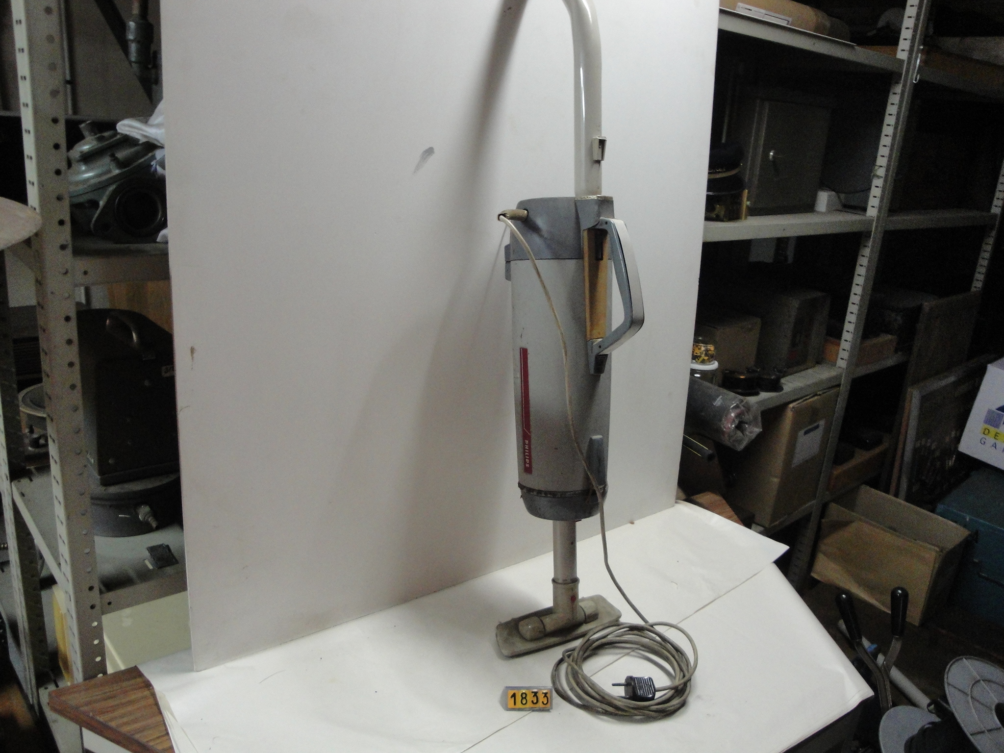  Collection ASPEG, pièce numéro 1833 : Aspirateur Philips