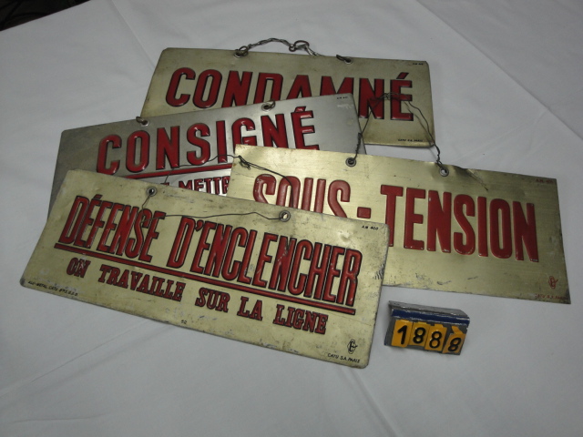  Collection ASPEG, pièce numéro 1888 : Plaques d'exploitation et sécurité