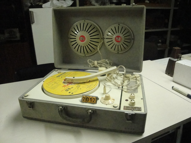  Collection ASPEG, pièce numéro 2012 : electrophone