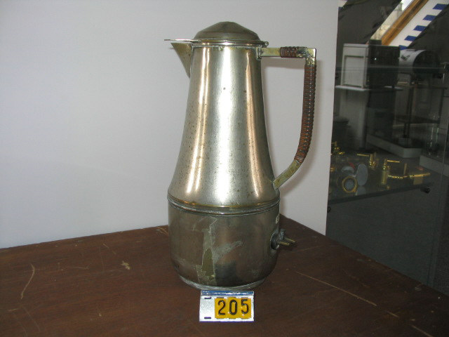  Collection ASPEG, pièce numéro 205 : Bouilloire électrique