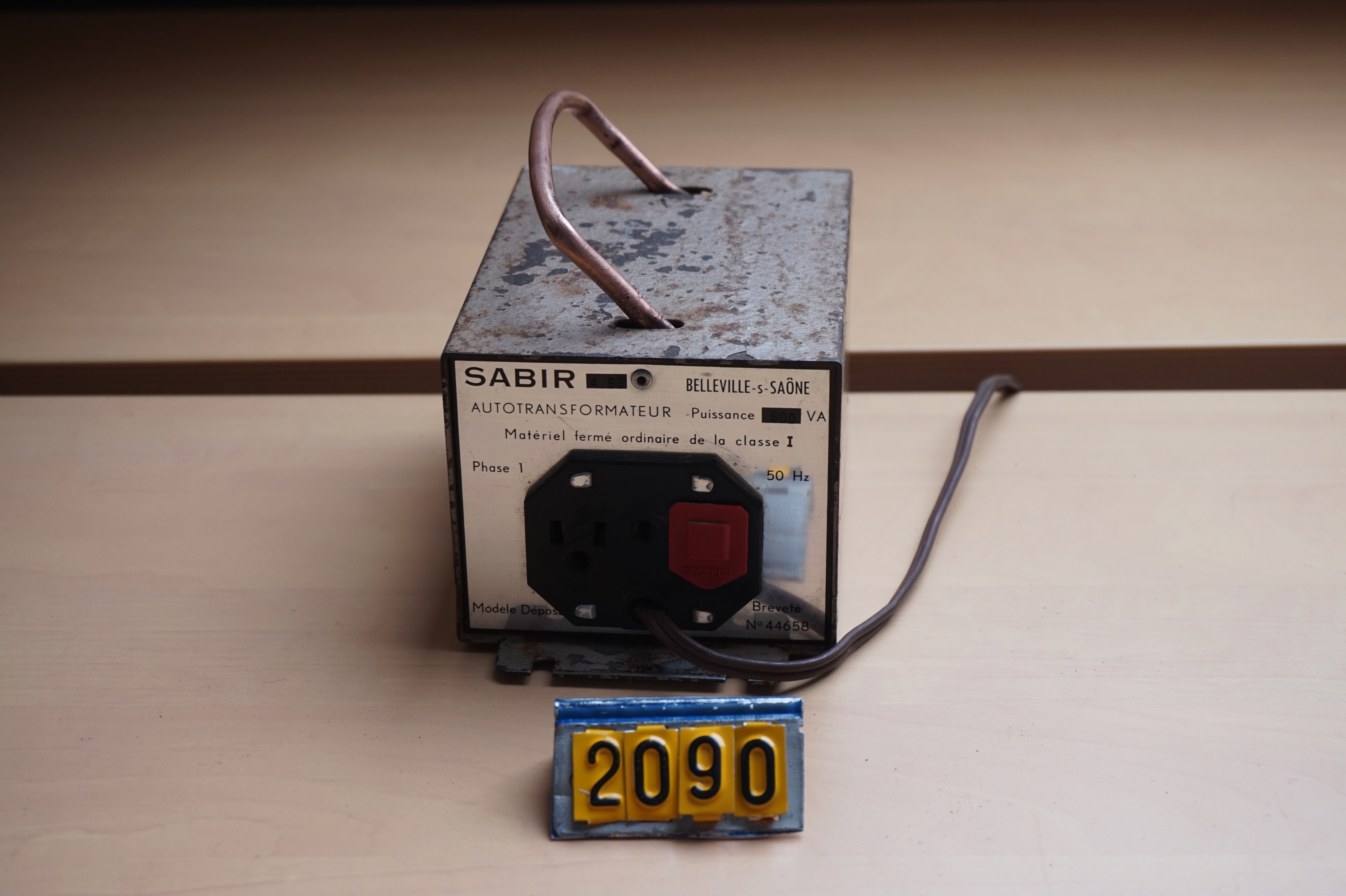  Collection ASPEG, pièce numéro 2090 : auto transfo 500 VA