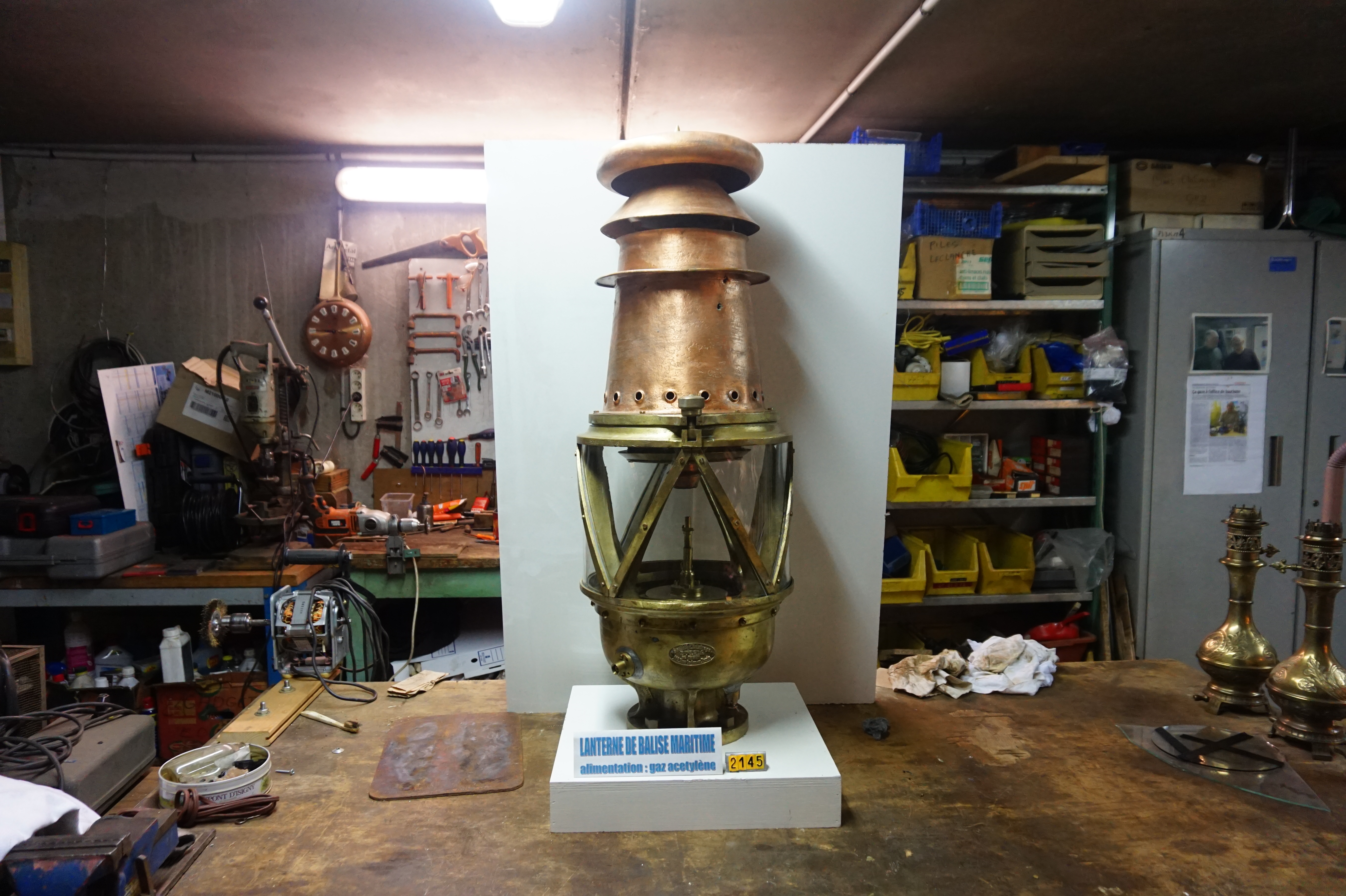  Collection ASPEG, pièce numéro 2145 : Lampe bouee balise maritime