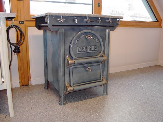  Collection ASPEG, pièce numéro 257 : Cuisinière Rotisseuse Patissière 