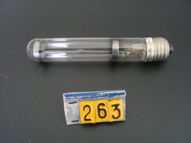  Collection ASPEG, pièce numéro 263 : Lampe à ultra violet à vis