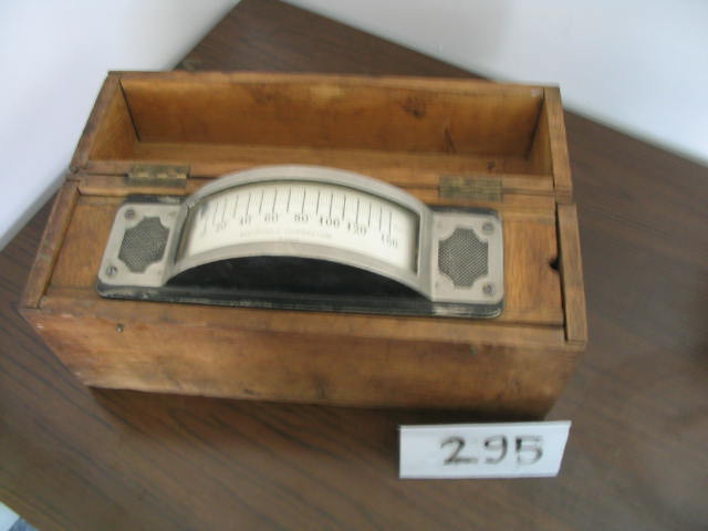  Collection ASPEG, pièce numéro 295 : Pyromètre élec portable