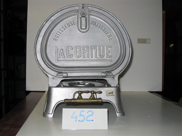  Collection ASPEG, pièce numéro 452 : Four la Cornue avec son réchaud gaz