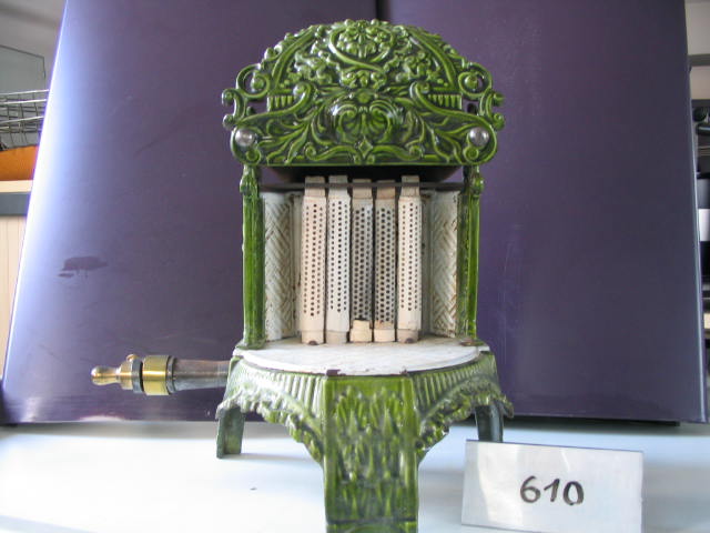  Collection ASPEG, pièce numéro 610 : Chauffage demi-rond - radiateur portatif