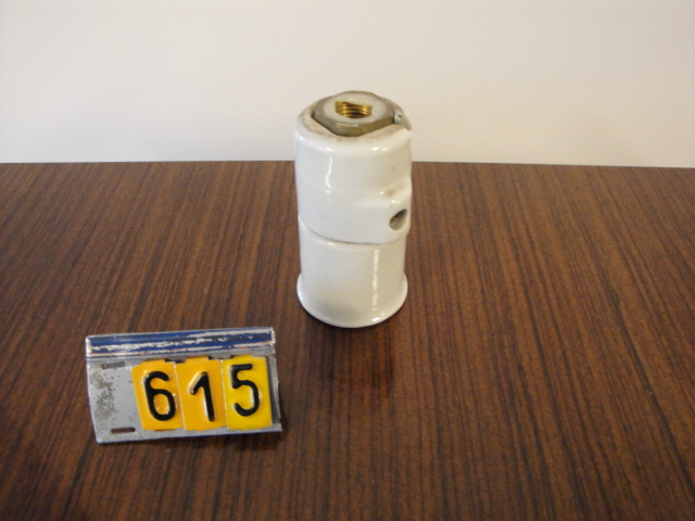  Collection ASPEG, pièce numéro 615 : Douille porcelaine à vis