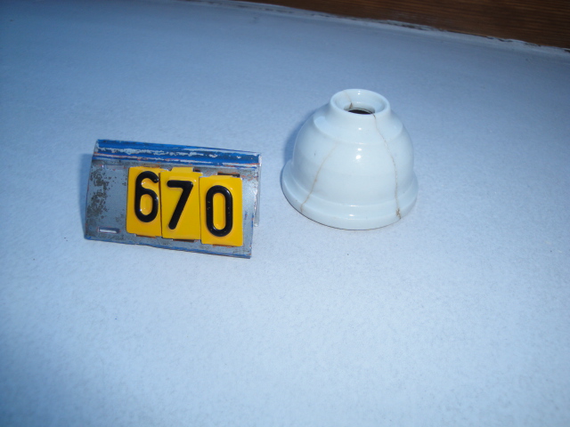  Collection ASPEG, pièce numéro 670 : Corolle porcelaine