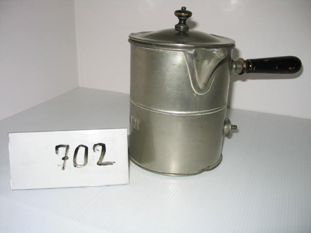  Collection ASPEG, pièce numéro 702 : Bouilloire électrique