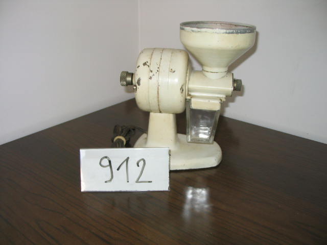  Collection ASPEG, pièce numéro 912 : Moulin à café